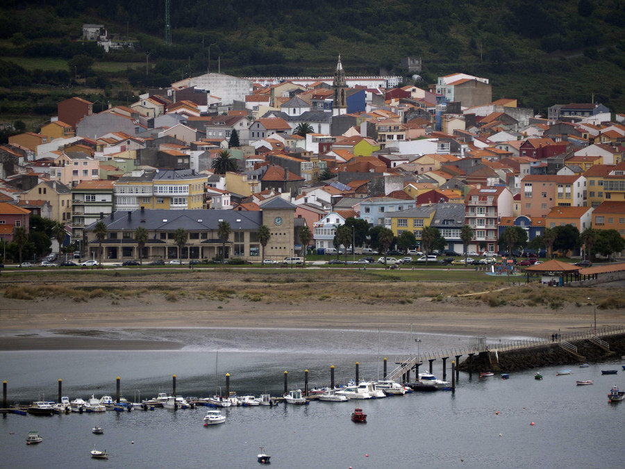 Cariño sopesa el reparto de agua embotellada ante el problema en el abastecimiento público