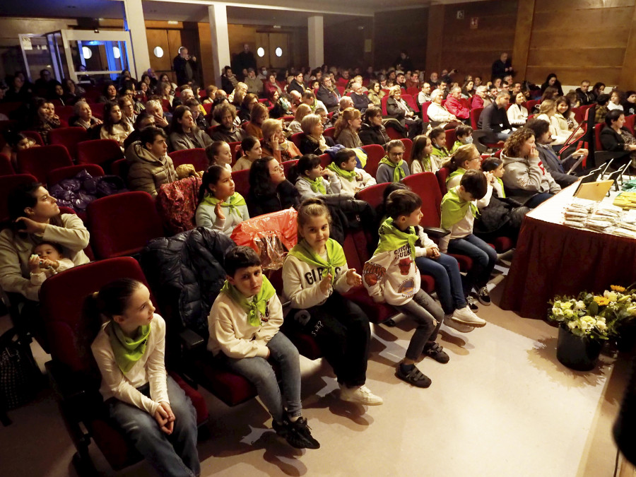 El festival solidario del colegio Manuel Masdías recauda cerca de una tonelada de alimentos