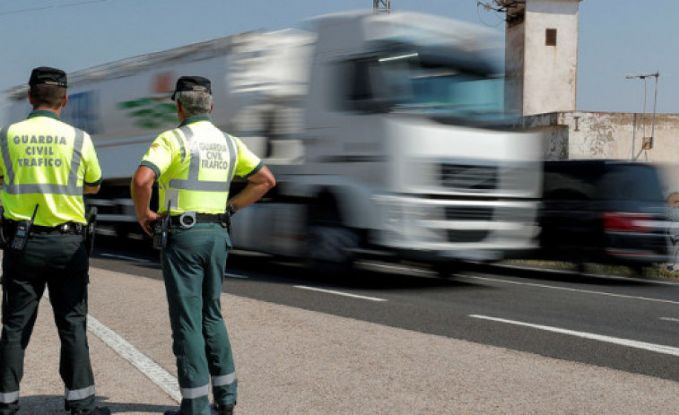 La DGT inicia este lunes una campaña especial de vigilancia de camiones y autobuses en Galicia