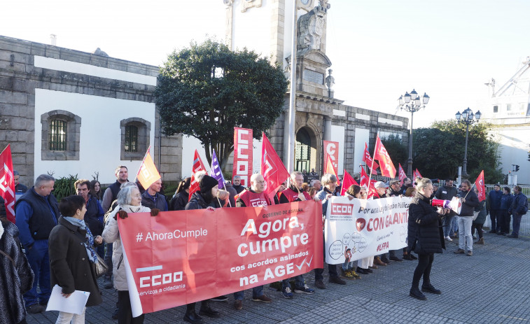 Protesta laboral ante el Arsenal de Ferrol por el anteproyecto de la Ley de Función Pública
