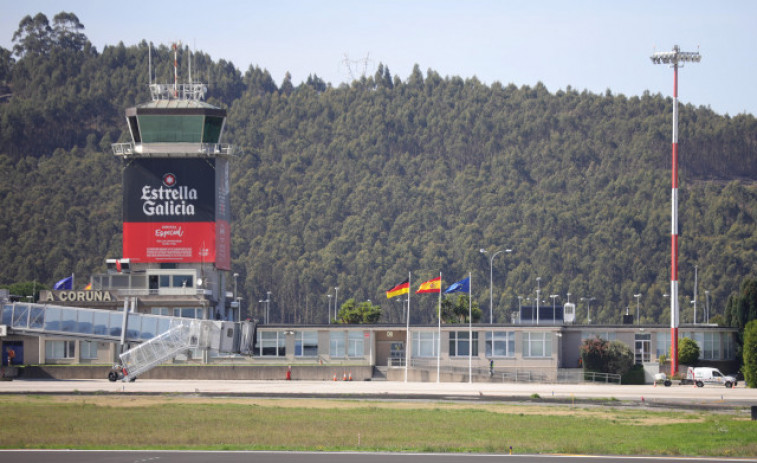 La huelga de controladores aéreos no deja incidencias en los aeropuertos de A Coruña y Vigo