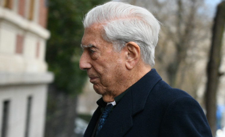 Vargas Llosa, hospitalizado en Madrid por covid