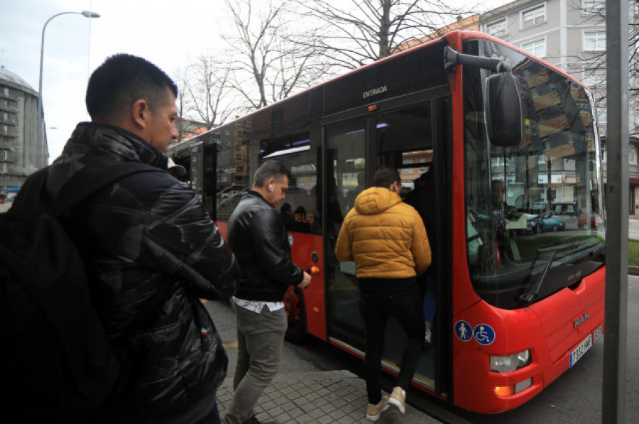 La gente vuelve a verse la cara en el transporte público