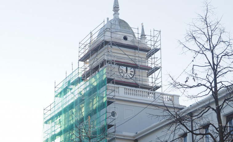 Los trabajos del Palacio Municipal se centran ahora en reparaciones en la torre del reloj