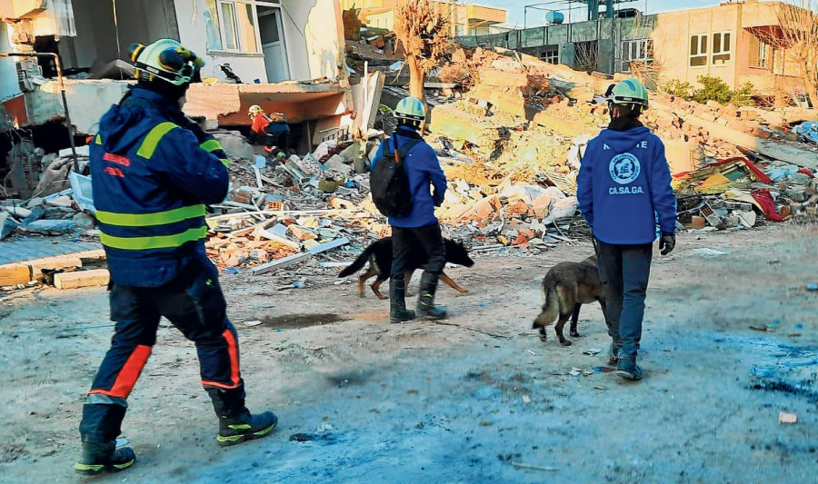 El contingente ferrolano en Turquía localiza a una mujer sin vida bajo los escombros