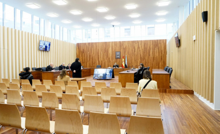 Piden cárcel para una pareja por intimidar en Vigo a sus vecinos con armas y amenazarlos