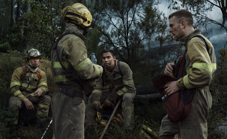Adra Pallón vuelve a ganar el “Galicia en Foco” con una serie sobre los incendios en Ribas de Sil