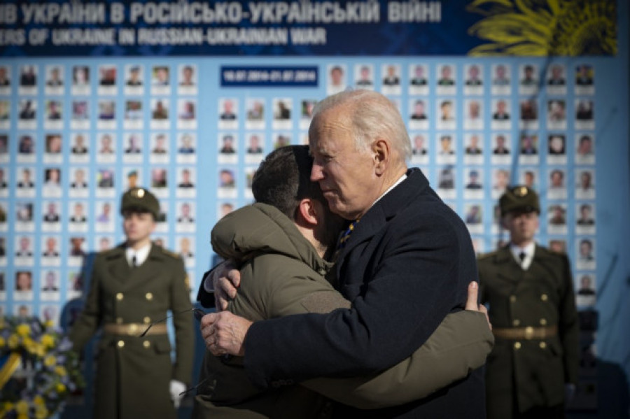 Biden avisó a Rusia de su viaje a Kiev