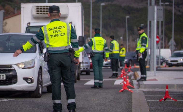 La Guardia Civil detiene a un conductor por circular sin ruedas