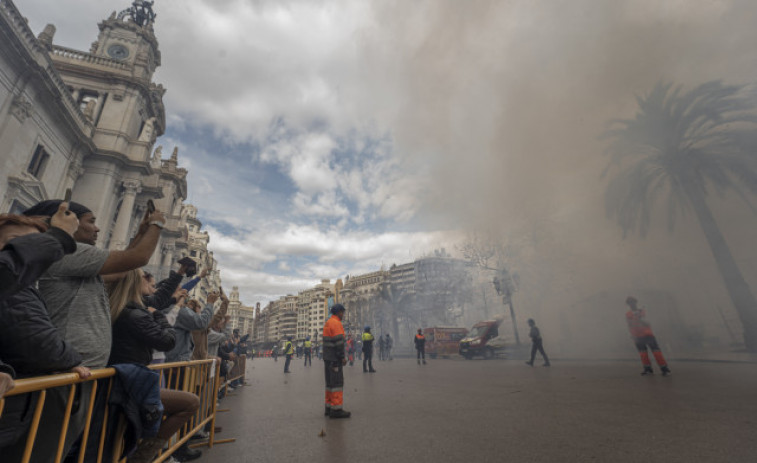 La primera mascletà de 2023 descarga 90 kilos de pólvora con un disparo 