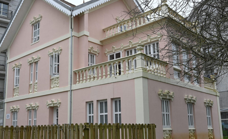 Cruce de acusaciones por la gratuidad de la escuela infantil “Chalet Rosa” de Pontedeume