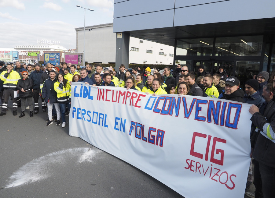 Los trabajadores del centro logístico de Lidl encaran su tercera semana de huelga sin respuestas de la firma