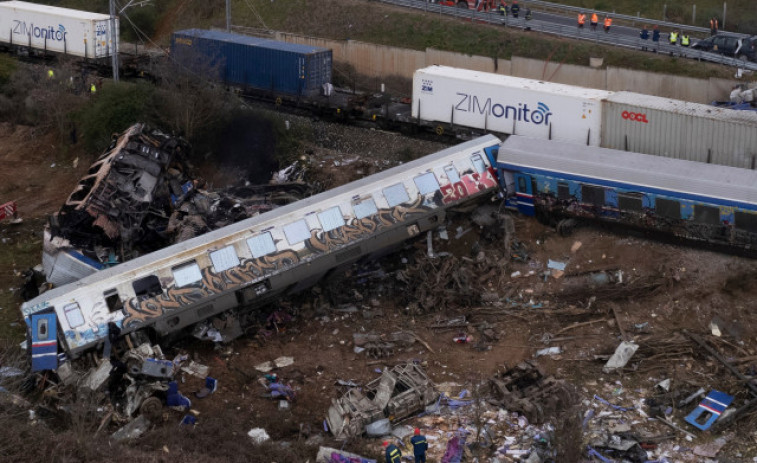 Al menos 36 muertos en un accidente de tren en Grecia