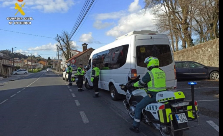 Da positivo en Padrón el conductor de un microbús escolar