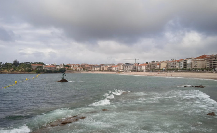 Rescatan con hipotermia a un hombre tras caerse de su velero en Sanxenxo
