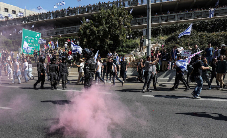 Miles de israelíes protestan contra reforma judicial