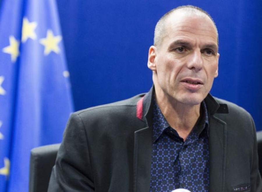 Unos encapuchados dan una paliza en Atenas al exministro griego Varufakis