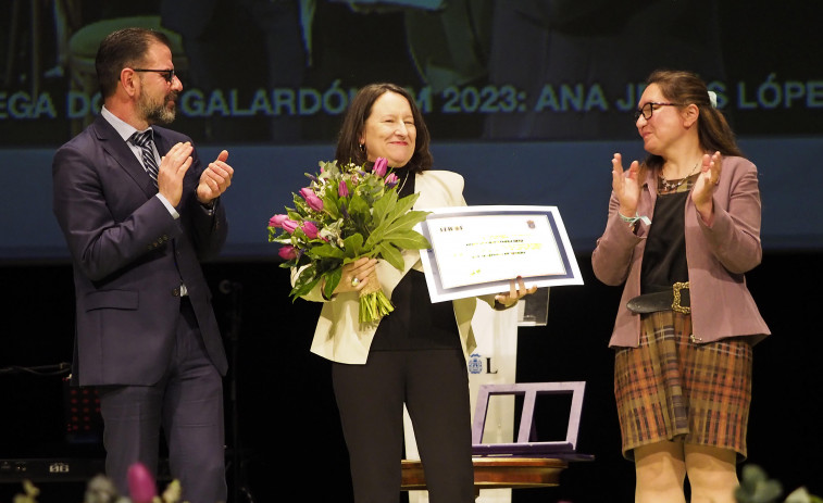 Ferrol se engalana para homenajear a la catedrática Ana Jesús López