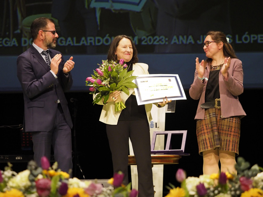 Ferrol se engalana para homenajear a la catedrática Ana Jesús López