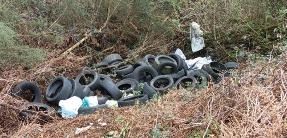 Tirón de orejas a los vecinos de San Sadurniño por el abandono de residuos