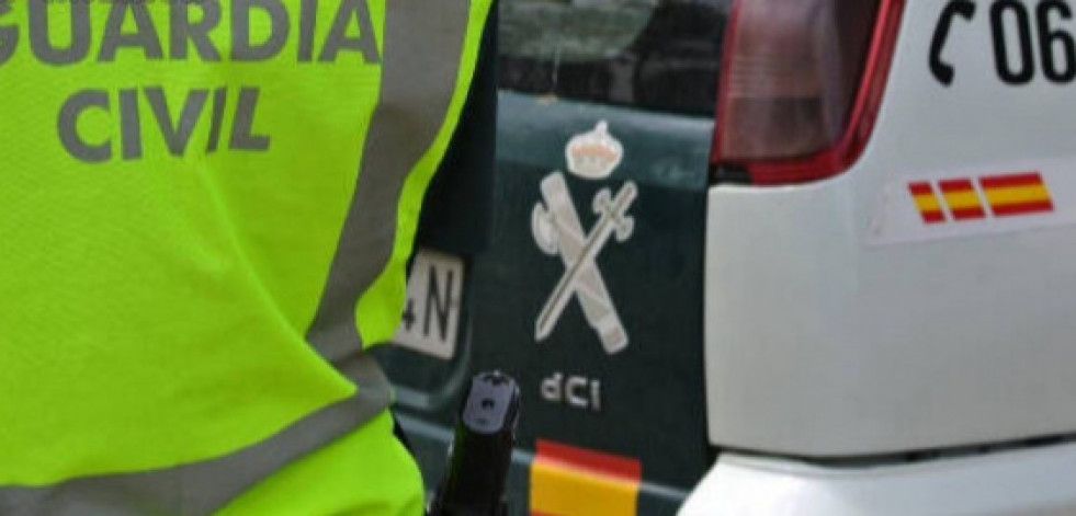 La Guardia Civil de A Coruña desarticuló un grupo criminal que extorsionaba a usuarios de páginas de contactos sexuales