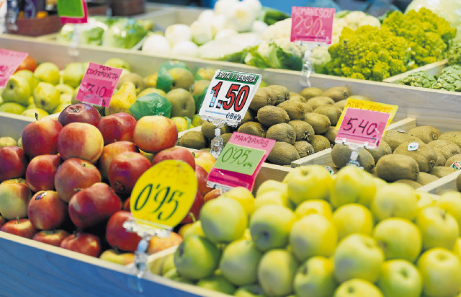 El Gobierno prorrogará la rebaja del IVA de los alimentos porque sus precios siguen siendo "altos"