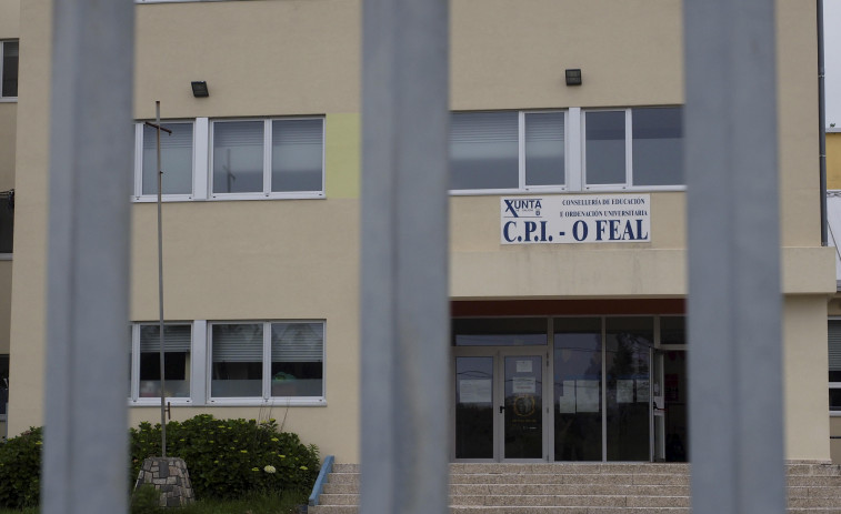 La Xunta instalará tres ascensores en el CPI O Feal y el CEIP A Gándara de Narón