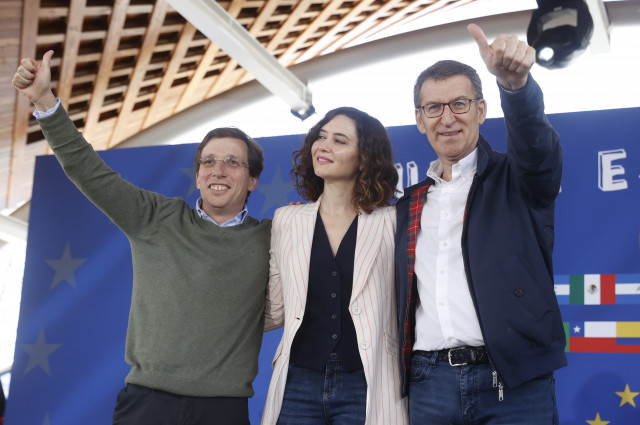 ElpresidentedelPPAlbertoNezFeijodlapresidentamadrileaIsabelDazAyusoyelalcaldedeMadridJosLuisMartnezA
