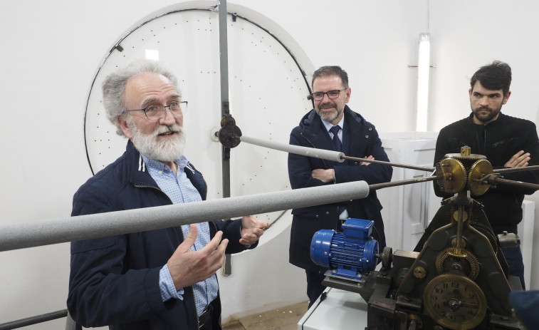 Las horas vuelven a sonar en Ferrol con el renovado reloj del consistorio