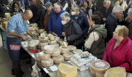Gran éxito de afluencia y ventas en la quinta Feira do Queixo de Moeche