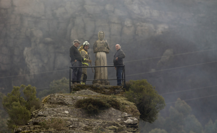 Desactivan la alerta por riesgo para las casas del incendio de Baleira