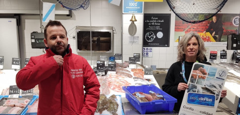 Carrefour comienza a vender los productos de la ría del pósito de la ciudad naval