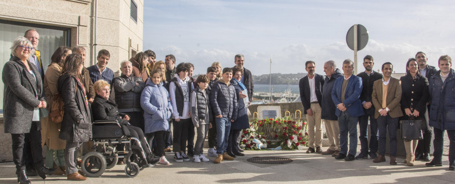 La plaza de Espartero recuerda desde ayer al “curiña do muelle”, Bernardo García Cendán