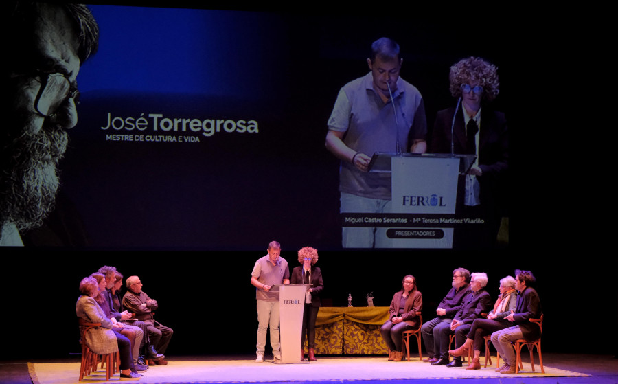 Numeroso público y amigos arroparon a José Torregrosa en su merecido homenaje