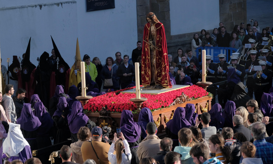 El Ecce Homo deja paso a la Virgen de la Amargura