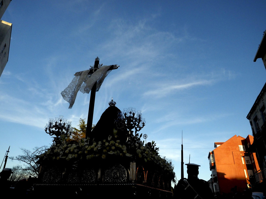 La Semana Santa de Ferrol llega a su día grande repleta de procesiones y de espectadores