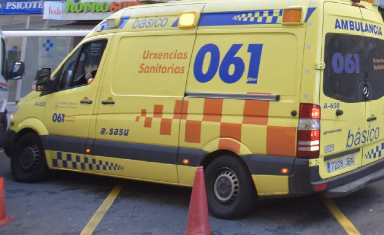 Trasladada una mujer al hospital tras sufrir un incendio en su casa de Ferrol