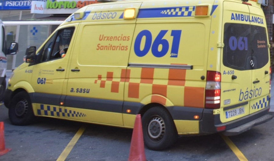Trasladada una mujer al hospital tras sufrir un incendio en su casa de Ferrol