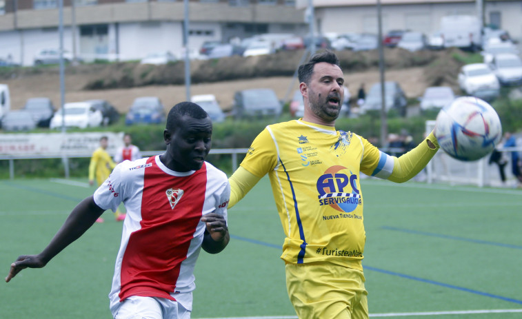 O Val se lleva el derbi naronés y sigue al acecho de la cabeza