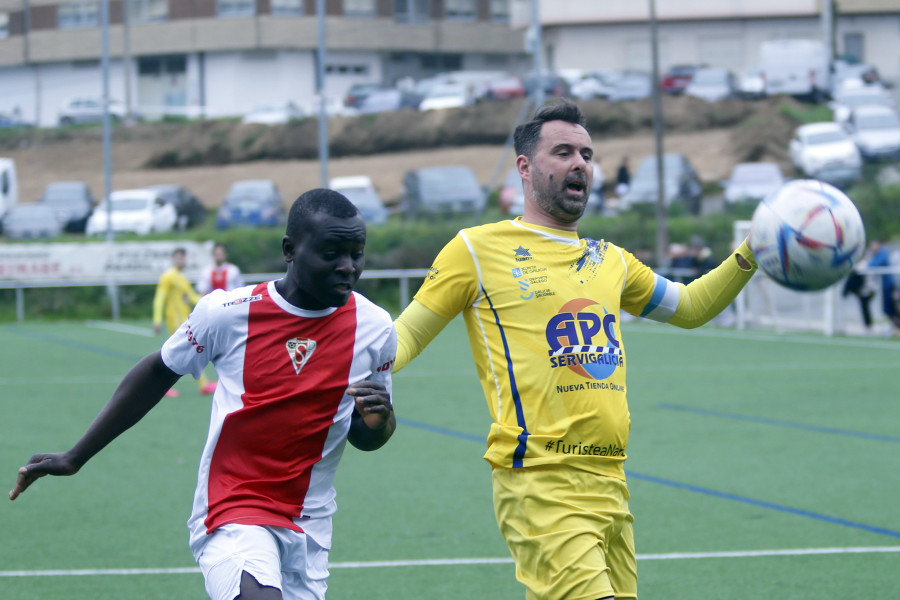 O Val se lleva el derbi naronés y sigue al acecho de la cabeza