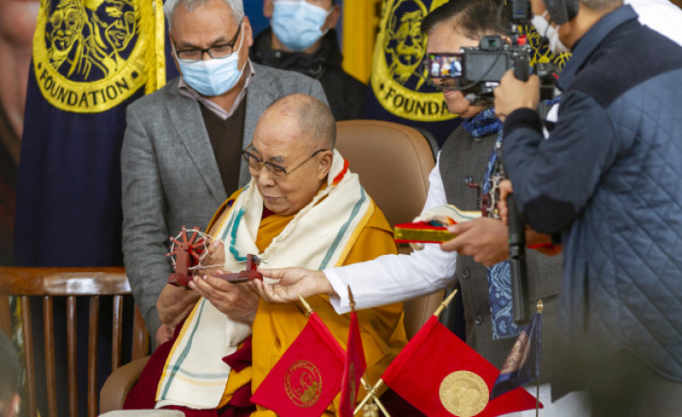 Cuatro escándalos que han sacudido la vida del Dalái Lama