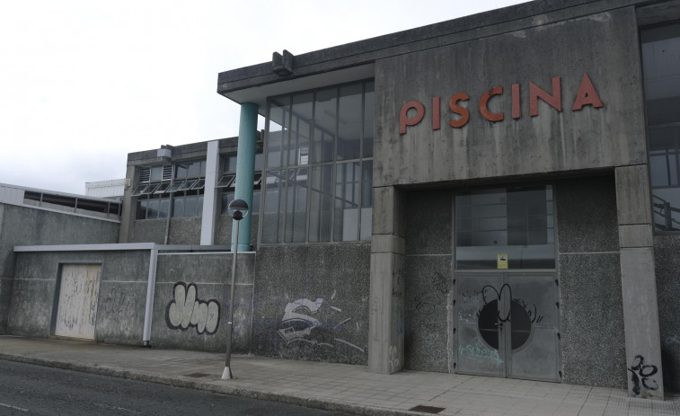 Muere un hombre de 39 años mientras nadaba en la piscina municipal de Narón