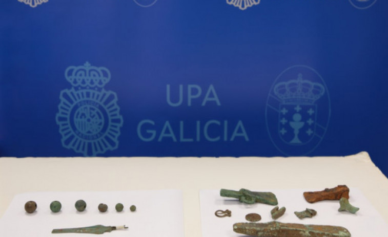 La Policía gallega recupera quince piezas de la Edad de Bronce que un hombre intentaba vender en internet