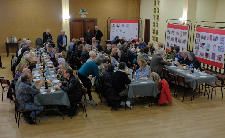 Comida popular en Maniños para recordar a la periodista local María Xesús Arias, “Pitusa”