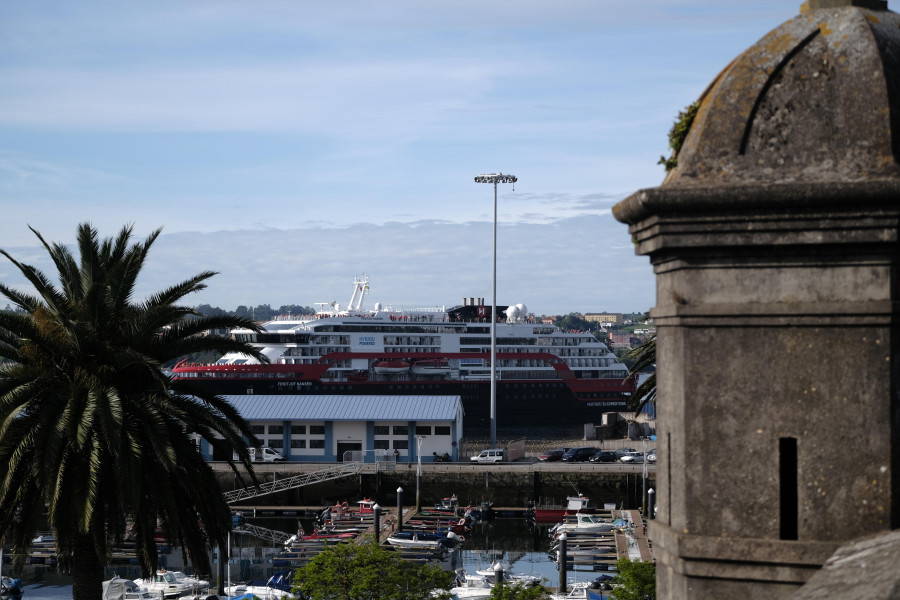Ferrol comienza su temporada alta con el crucero “Fridtjof Nansen”