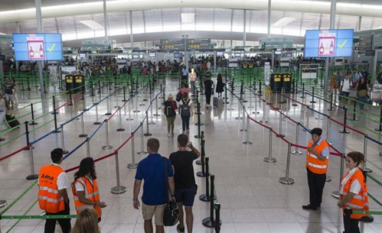 Detenido un miembro del Ministerio de Igualdad por una trifulca en el aeropuerto de Santiago