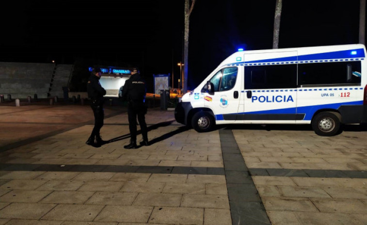 Detenido en Vigo tras ser sorprendido pateando a una mujer en plena calle