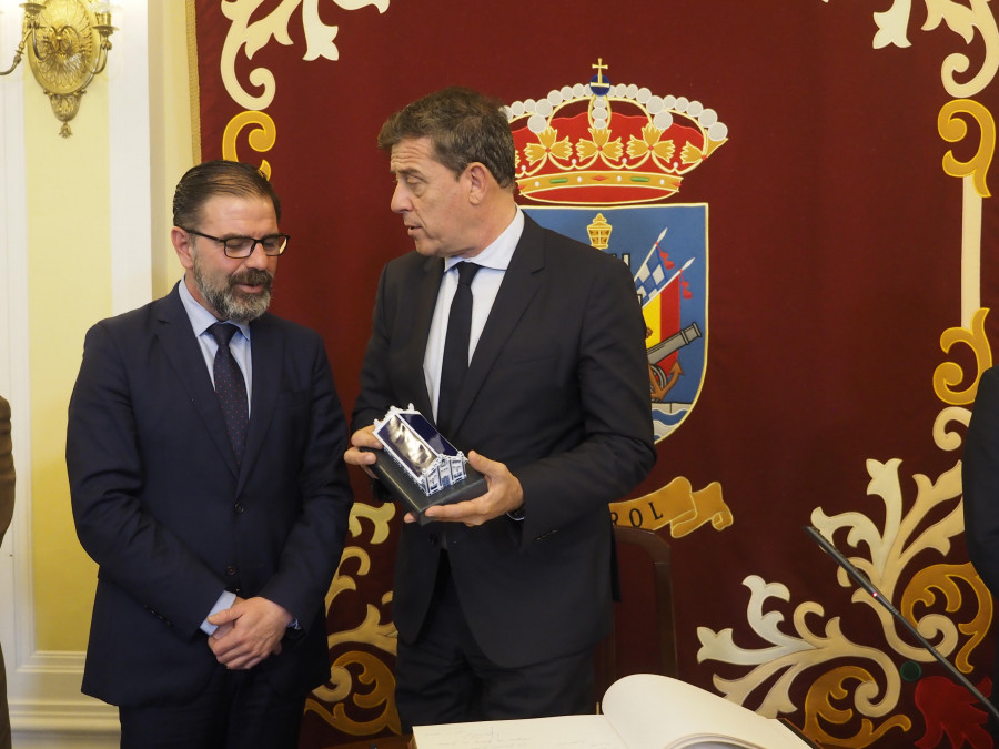 Besteiro considera que construir viviendas públicas en terrenos de Defensa va "como anillo al dedo" para Ferrol