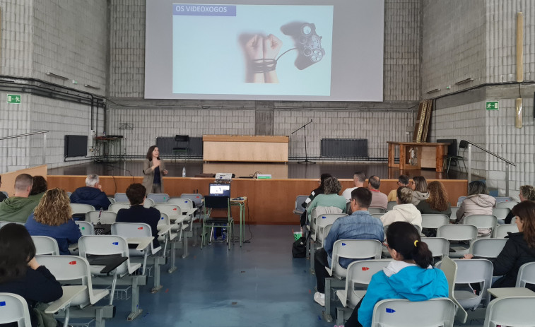 Taller en el instituto As Telleiras de Narón sobre la adicción a los videojuegos