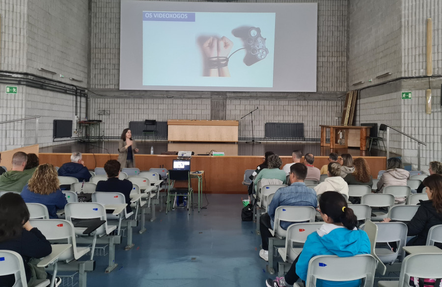 Taller en el instituto As Telleiras de Narón sobre la adicción a los videojuegos